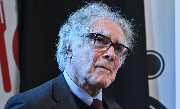 Chi era Carlo Ginzburg e perché ha cambiato il modo di raccontare la storia: i libri e l’eredità culturale dello storico italiano