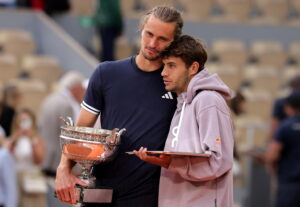 Zverev trionfa al Roland Garros Cobolli si arrende al quinto set