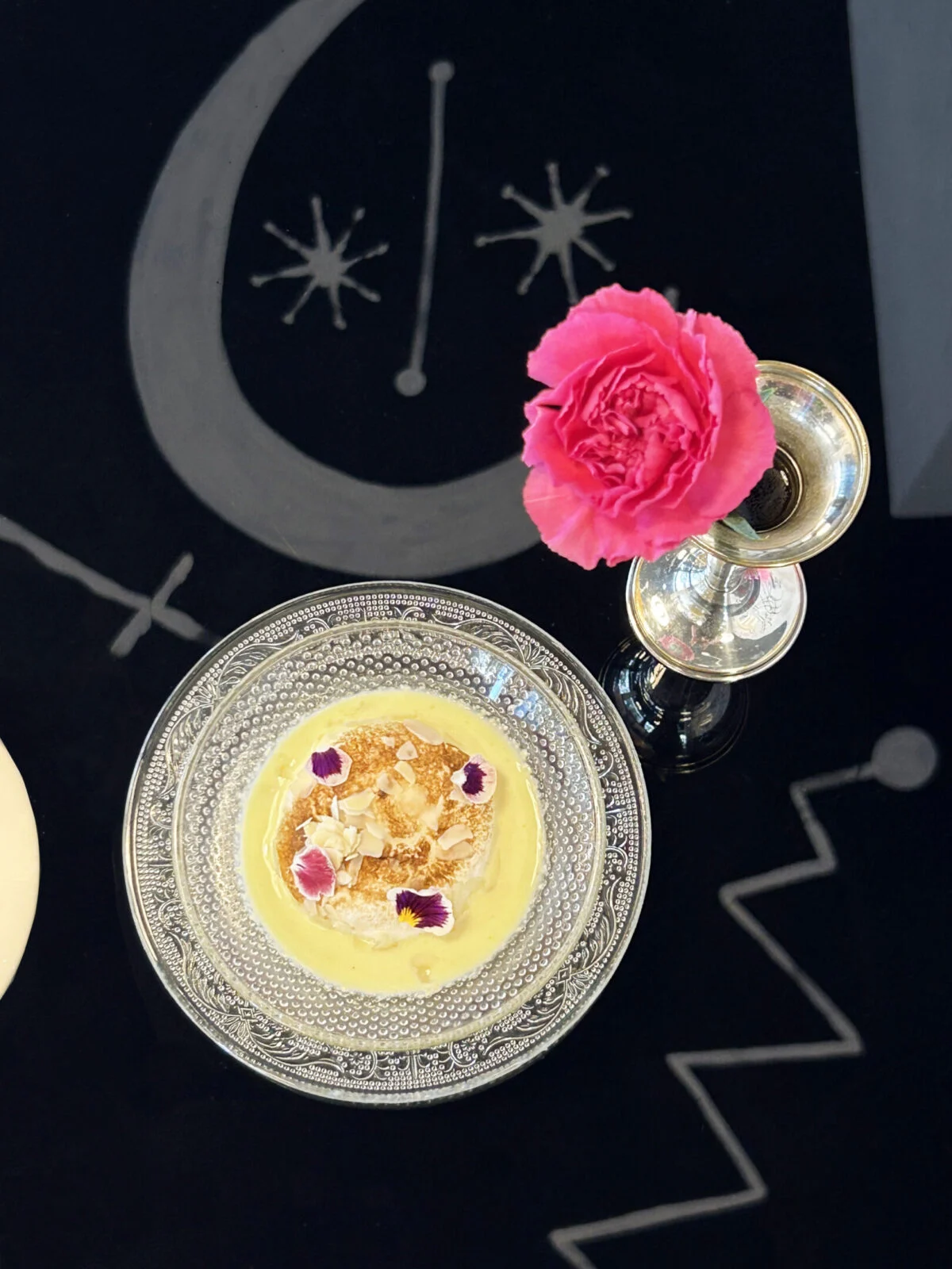 In the heart of Milan there is a place where summer can be savored between art, design and an almost unobtainable dessert In the heart of Milan there is a place where summer can be savored between art, design and an almost unobtainable dessert