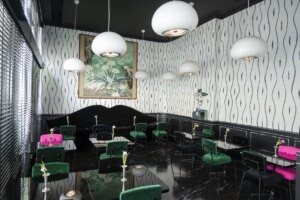 Nel cuore di Milano c’è un luogo dove l’estate si assapora tra arte, design e un dolce quasi introvabile