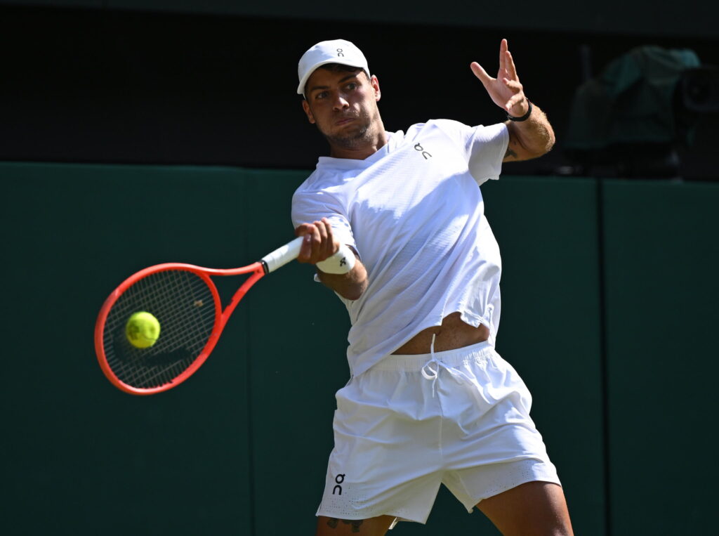 Cobolli, che crollo a Wimbledon Fery lo batte e vola in semifinale