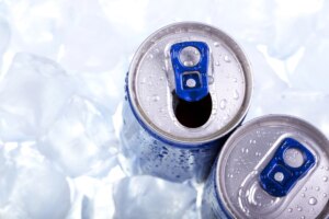 Energy drink vietati agli under 16: perché l’Inghilterra dice stop e cosa può cambiare in Italia