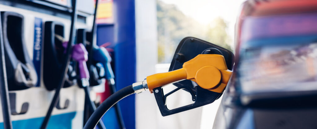 Accise carburante, benzina e diesel costano di più: quanto aumenta il pieno