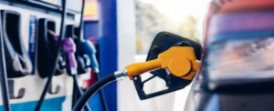 Accise carburante, benzina e diesel costano di più: quanto aumenta il pieno
