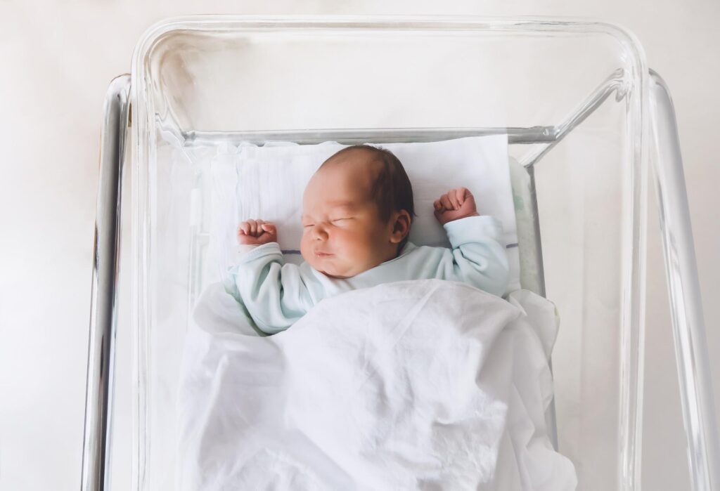 Fertilità, l’allarme degli esperti: in Italia un neonato su 20 nasce grazie alla PMA.
