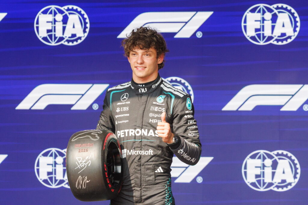 Formula 1, a Spa super pole di Antonelli. Verstappen in agguato. Più dietro le Ferrari