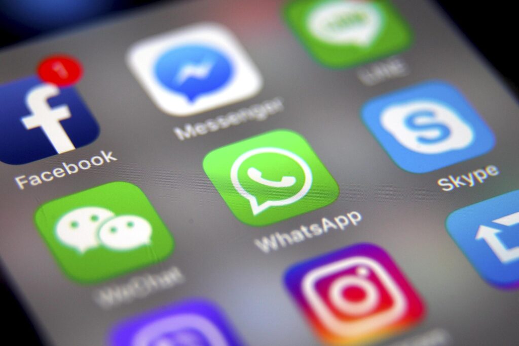 La Francia vieta i social media ai minori di 15 anni