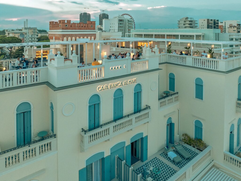 Jesolo, apre 1923 Seaview Lounge: il nuovo rooftop affacciato sull’Adriatico