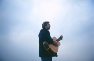 Francesco Guccini, l’ultimo Maestrone: le sue canzoni ora entrino a scuola