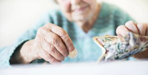 Pensione di agosto più bassa, non è sempre colpa del 730: chi rischia la trattenuta Inps e cosa fare entro il 15 settembre