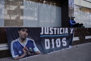 Maradona, altra testimonianza choc: “Non si alzava e nessuno lo aiutava”