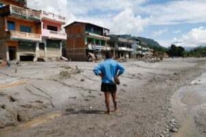 Nepal, oltre 350 morti e 1.300 dispersi: tre italiani irrintracciabili. Si teme una seconda ondata