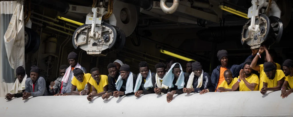 La sinistra pontifica sugli immigrati, ma quando governava ne ha ripresi 35.000