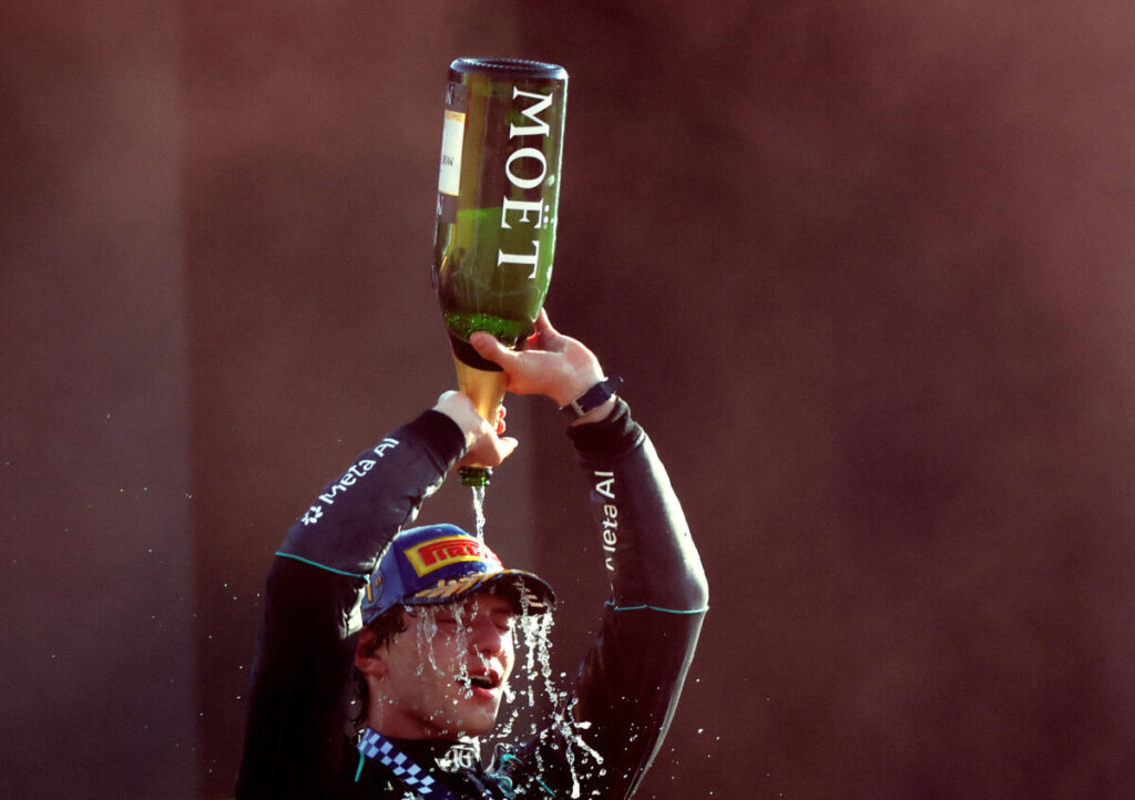La festa di Antonelli sul podio di Monza tra l’inno e la doccia di champagne