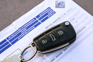 Bollo auto, attenzione alla truffa online che imita l’ACI: come funziona e come proteggersi