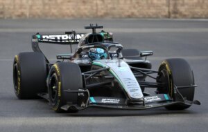 Qualifiche F1: a Baku Russell in pole, segue la Ferrari di Leclerc. Antonelli a muro in Q1