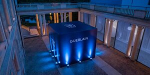 Guerlain rilancia un mito: ecco la magia olfattiva di L’Heure Bleue 2026