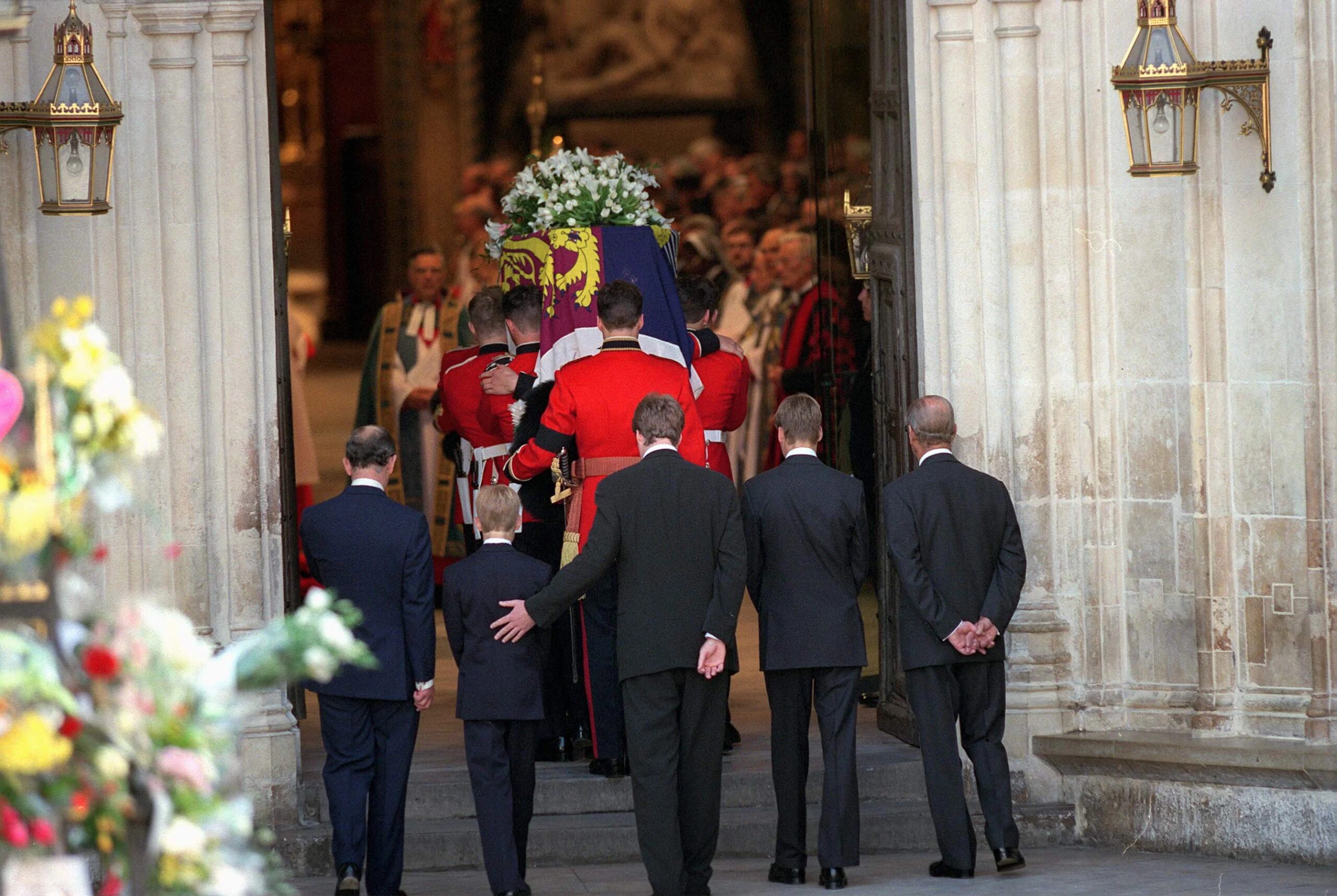 Lady Diana, il fratello accusa Carlo: «Disse che l’avremmo dimenticata presto». La durissima replica del re