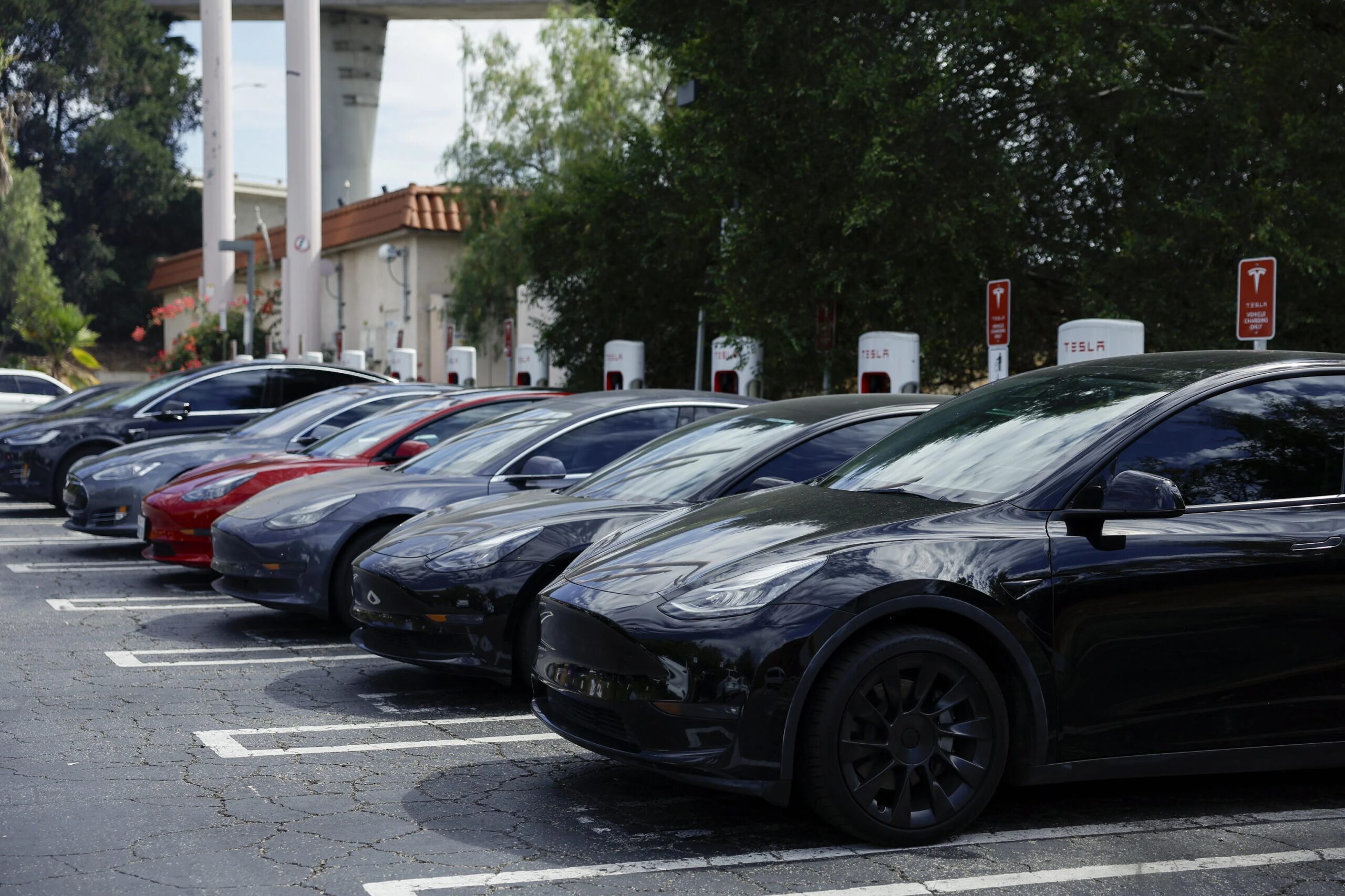 Benzina alle stelle, in Europa arriva il boom dell’elettrico