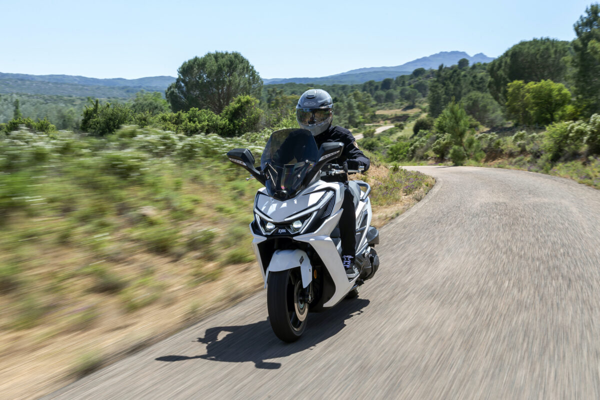 SYM Cruisym 400, il GT che vuole fare tutto: comfort, tecnologia e sostanza