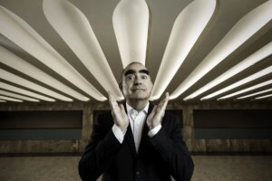 L’elogio della tristezza secondo Elio