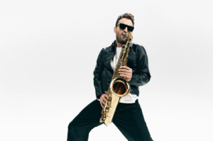 Cremonini riparte da Londra, con l’album Amateur. «Dentro di me ho una crepa, la nuova musica mi ha fatto rinascere»