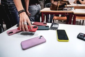 Digital detox: Perché sempre più giovani rinunciano allo smartphone