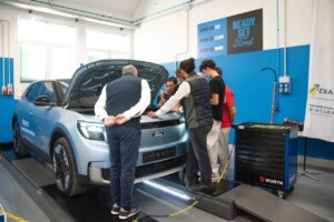 Ford porta l’elettrico nelle scuole: otto Tech Lab per formare i meccanici del futuro