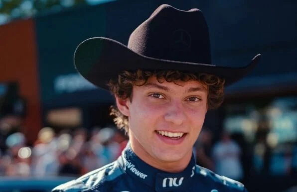 Kimi balla con gli stivali da cow-boy e intanto la sua figurina viene venduta  per quasi 900mila dollari