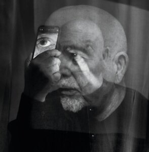 Peter Gabriel torna con oi, il nuovo album tra futuro e natura