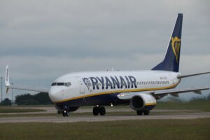 Ryanair, dal 10 novembre bag drop e check-in chiudono 60 minuti prima del volo: cosa cambia