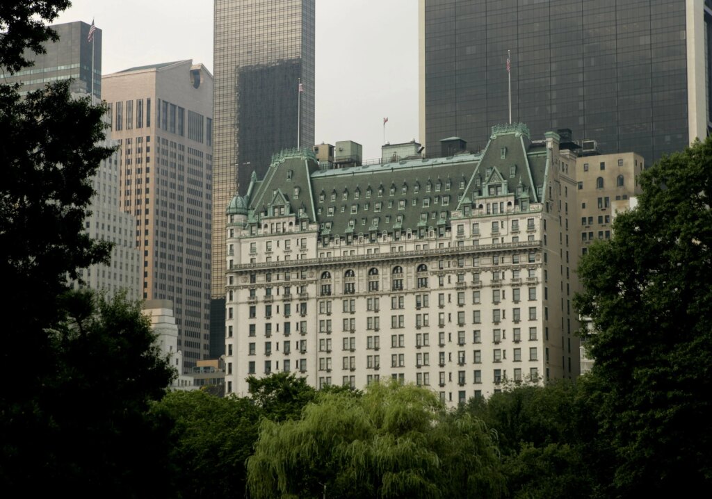 Il Plaza di New York e il Principe di Savoia di Milano chiudono. Ecco quando riapriranno